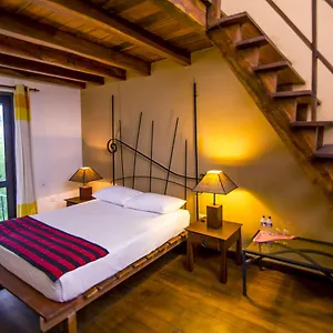 Thotupola Lakeside Hotel